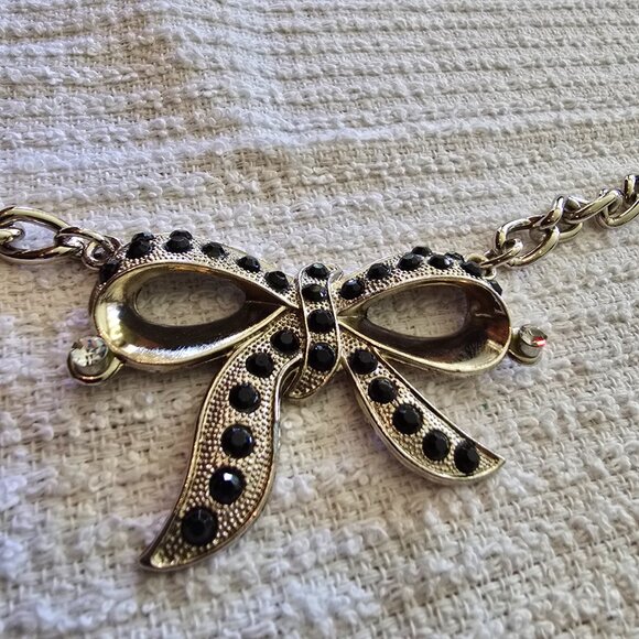 Vintage Silver Chain / Link Belt with Black Rhinestone Bow Detail - Picture 2 of 9